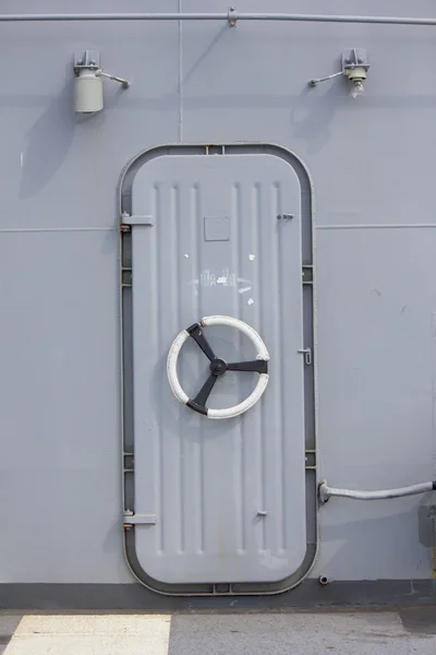 Tür zum Kriegsschiff - Archivbild — Stockfoto