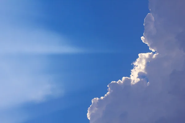 Sunburst shining down from clouds - Stock Image — Stock Photo, Image