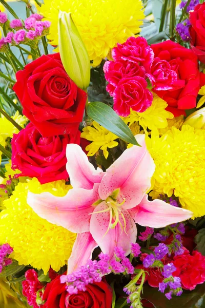 Bouquets frais de fleurs colorées - Image stock Photo De Stock