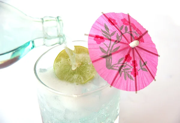 Bicchiere d'acqua con limone e menta - Stock Image — Foto Stock