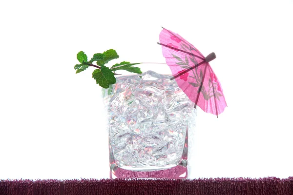 Sklenici Mojito koktejl samostatný bílý - skladem obrázek — Stock fotografie