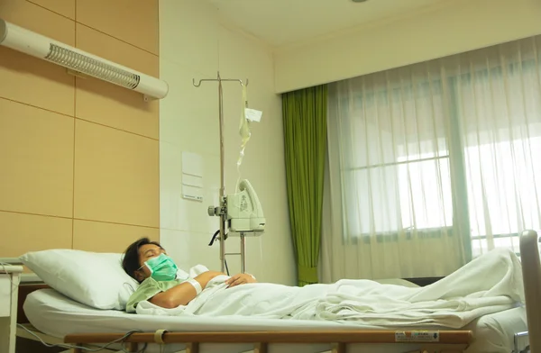 Femme dans un lit d'hôpital - Image stock Photos De Stock Libres De Droits