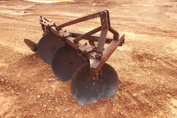 Stock Photo - shovels ancient and rusty of plow mechanical for t — Stock Photo, Image