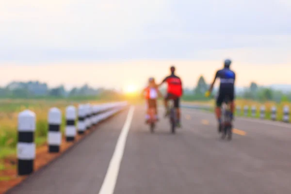 Foto de Stock - Ciclistas compitiendo con desenfoque de movimiento —  Fotos de Stock