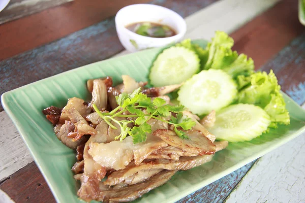 Archivfoto thailändische Küche würziger Schweinesalat — Stockfoto