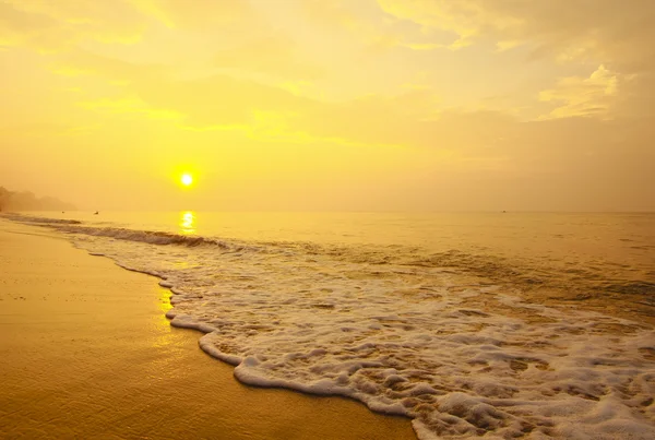 Stock Photo Bellissimo tramonto nel mare. Tailandia — Foto Stock