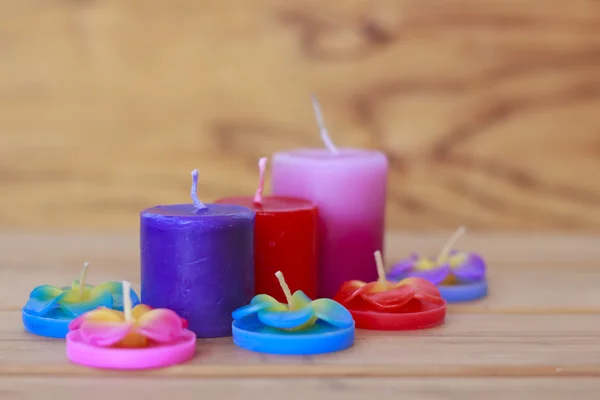 Foto de stock Hermosa composición con velas sobre fondo de madera — Foto de Stock