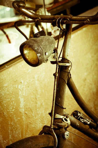 Foto stock bicicleta velha com efeito de filtro estilo vintage retro — Fotografia de Stock