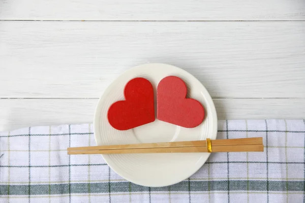 Stock Photo Red heart on plate on wooden background — Stock Photo, Image