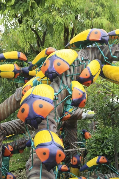Foto de stock: estatua de insecto colorfu —  Fotos de Stock