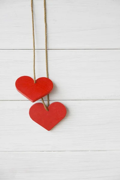 Stock Photo San Valentín corazones de madera en la pared de madera blanca con espacio de copia —  Fotos de Stock