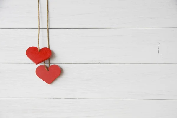 Stock Photo San Valentín corazones de madera en la pared de madera blanca con espacio de copia —  Fotos de Stock