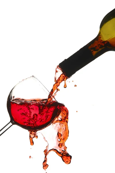 Stock fénykép-piros bor öntötte egy pohár elszigetelt fehér — Stock Fotó