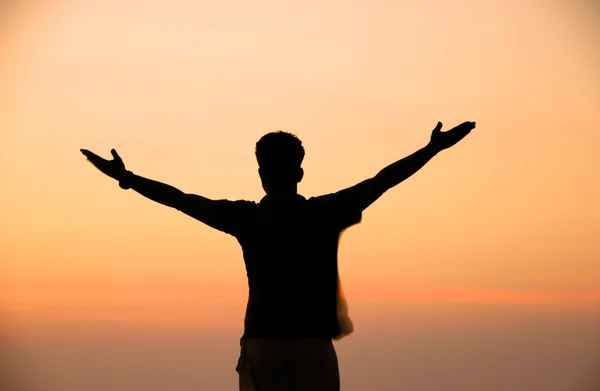 Man on the sea background silhouette: Celebrating win — Stock Photo, Image