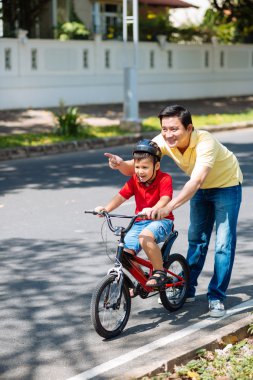 Baba oğlu geçiş yapmak nasıl gösteren