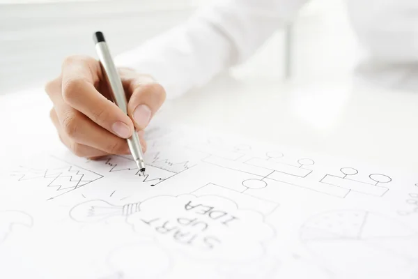 Man drawing plans — Stock Photo, Image