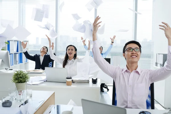 Equipe de negócios celebrando o sucesso — Fotografia de Stock