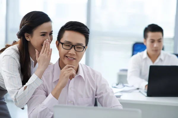 Business lady viskar något — Stockfoto