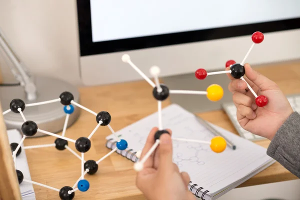 Researcher  making molecular model — Stock Photo, Image