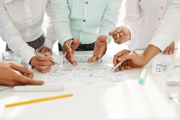 Team discussing business strategy — Stock Photo, Image