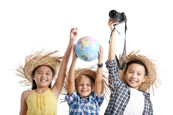 Three children in straw hats — Stock Photo, Image