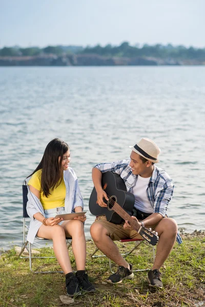 Paar genießt sein Date — Stockfoto