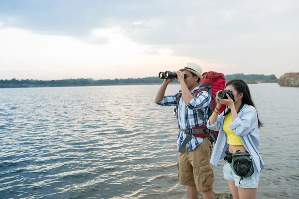 Hikers enjoying view — Stock Photo, Image