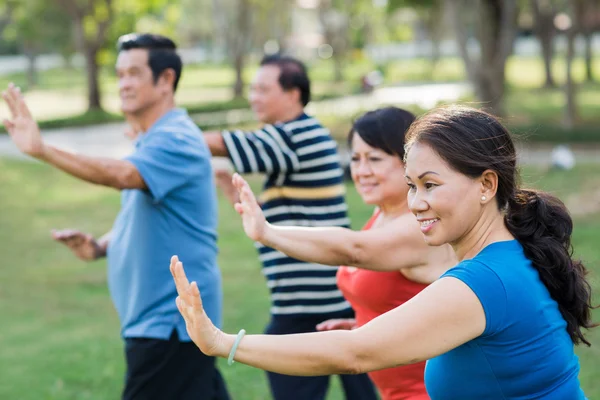 People doing morning exercises — Stock Photo, Image