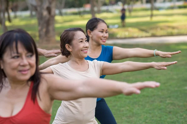 Women enjoying outdoors exercises — Stock Photo, Image