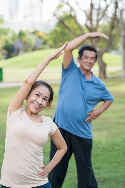 Couple doing gymnastics — Stock Photo, Image