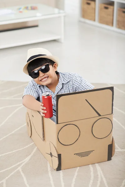 Cool ragazzo in giocattolo auto — Foto Stock