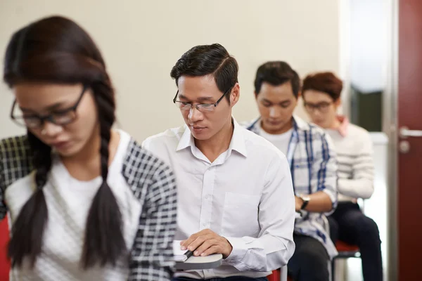 Studente maturo in classe — Foto Stock