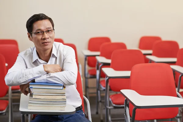 Étudiant adulte en classe — Photo