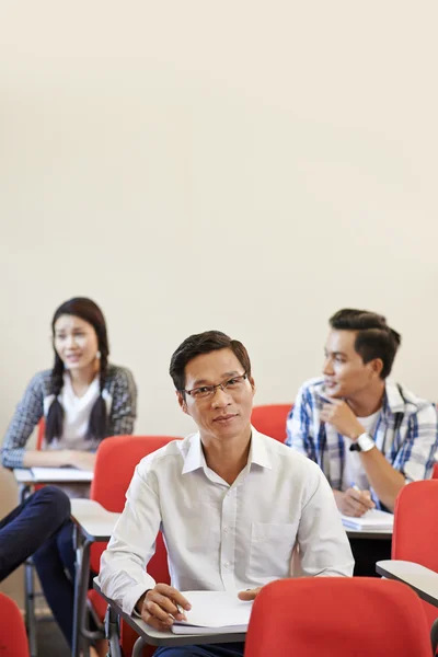 Jonge mensen in de klas — Stockfoto