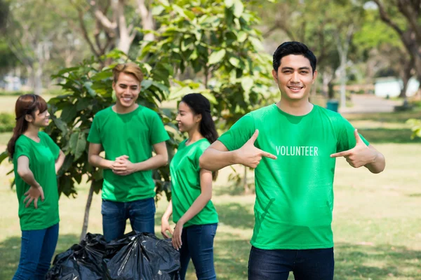 Voluntariado mostrando inscripción — Foto de Stock