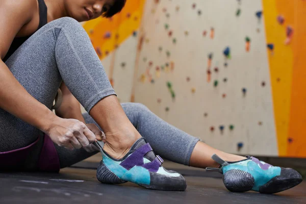 Deportiva con zapatillas — Foto de Stock