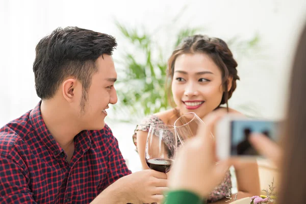 Mann und Frau plaudern — Stockfoto