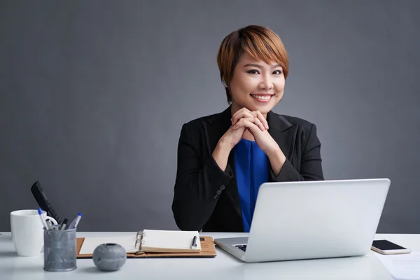 Smiling  Business lady — Stock Photo, Image