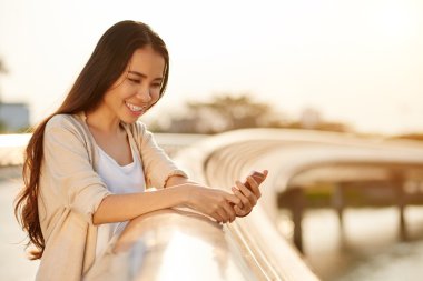 Kız kontrol telefon