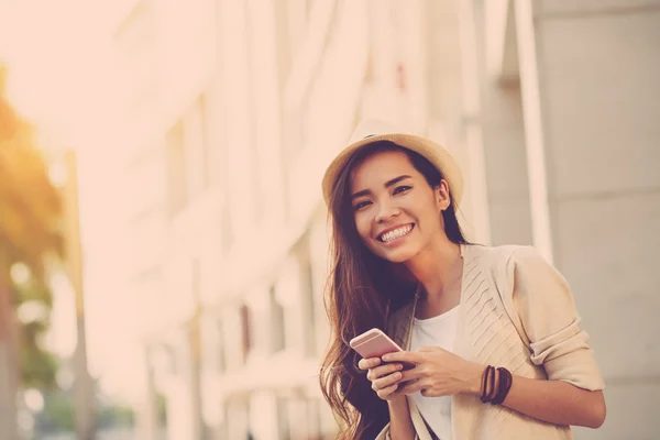 Girl texting  message — Stock Photo, Image