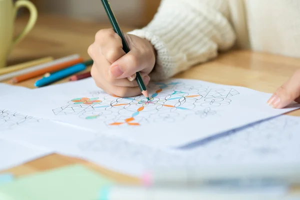 Woman drawing geometric figures — Stock Photo, Image