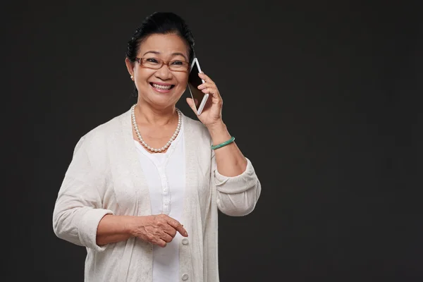 Donna che parla al telefono — Foto Stock