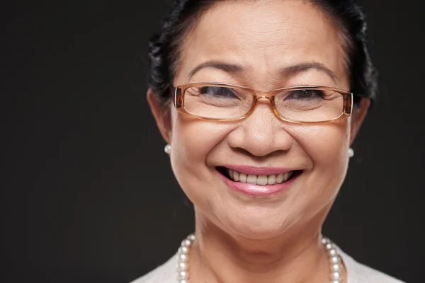 Mulher sênior sorrindo — Fotografia de Stock