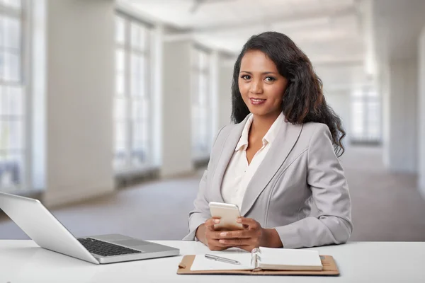 Mulher de negócios sorridente — Fotografia de Stock