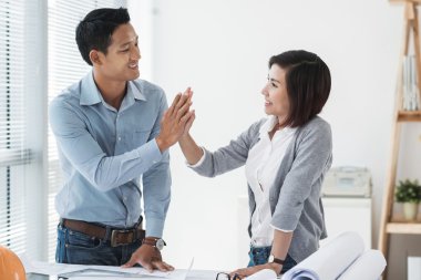 İşten sonra neşeli mimarlar