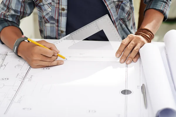 Architetto piano di misurazione dell'edificio — Foto Stock