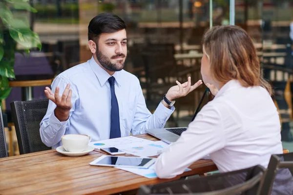 Business people discussing strategy — Stock Photo, Image