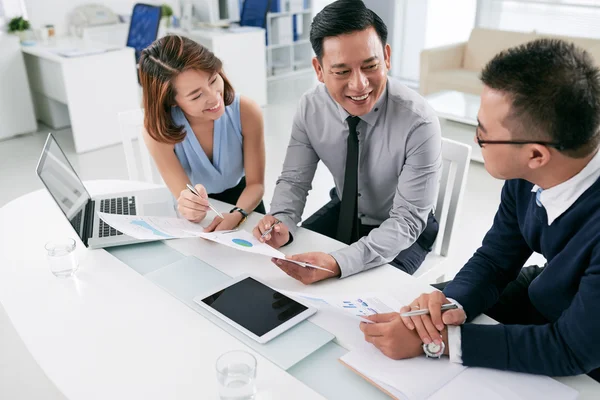 iş takım ofis toplantısı