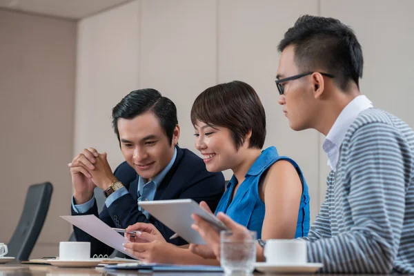 Business team che lavora con i documenti — Foto Stock