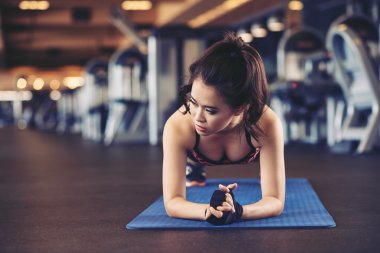 tahta yapıyor kız uygun 